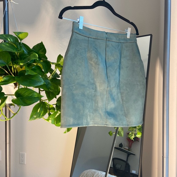 Olive green suede miniskirt with trendy & cute cross ties on the front. - Picture 2 of 5